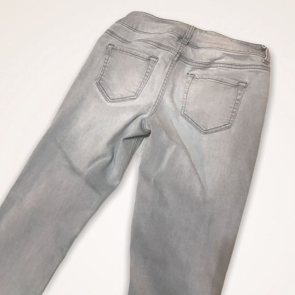 MAURICES Light Gray Skinny Jegging Jeans - Picture 5 of 6